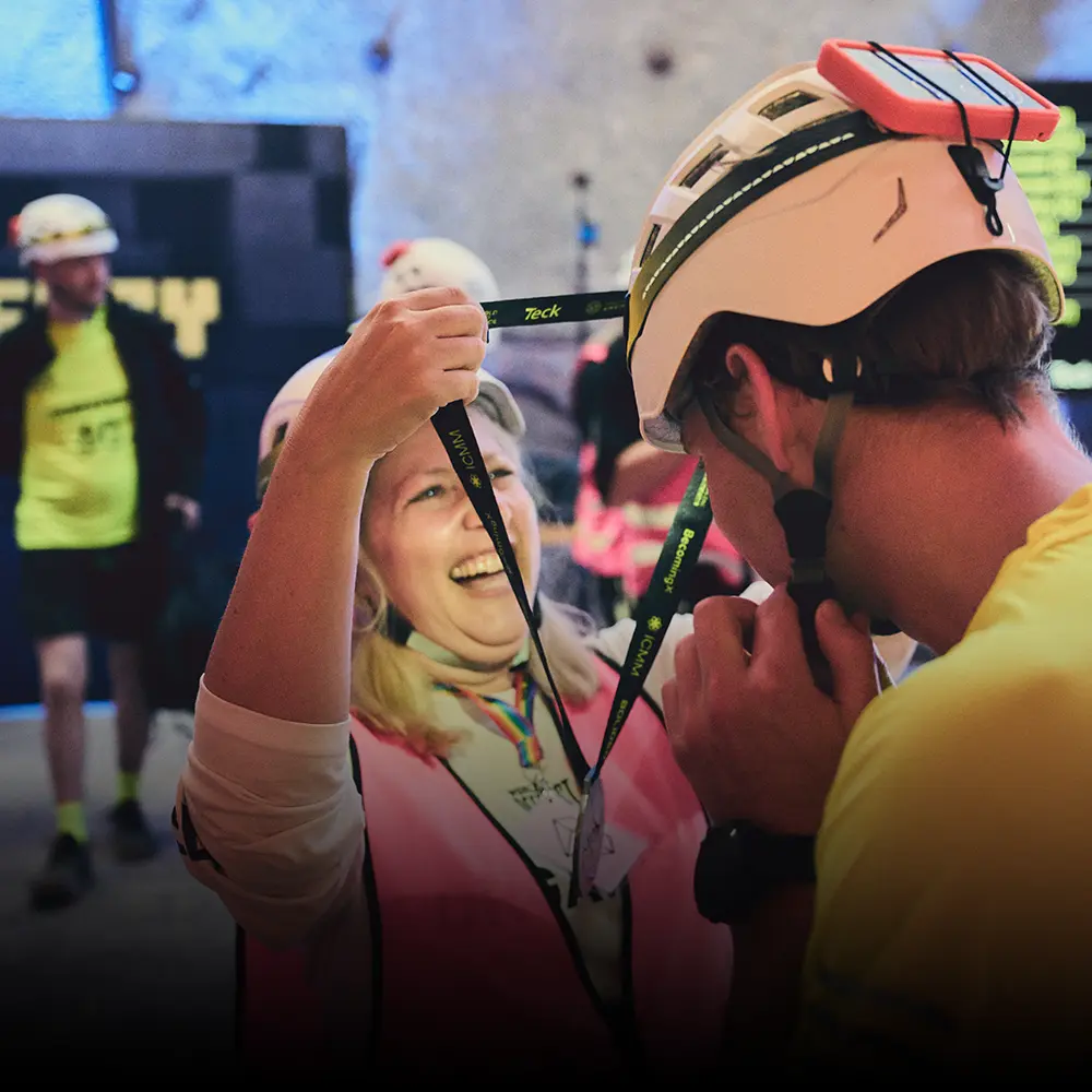 A World's Deepest Marathon participant receiving a medal from BecomingX COO Alexis Lambert.